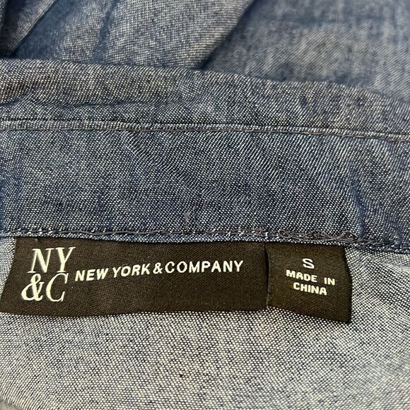 New York & Company Dress Sz Small Denim VNeck Long Sleeve Slimming Ruched Button - Picture 10 of 13